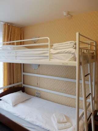Гостиница Двина Архангельск Кровать в общем номере для женщин с 4 кроватями-2